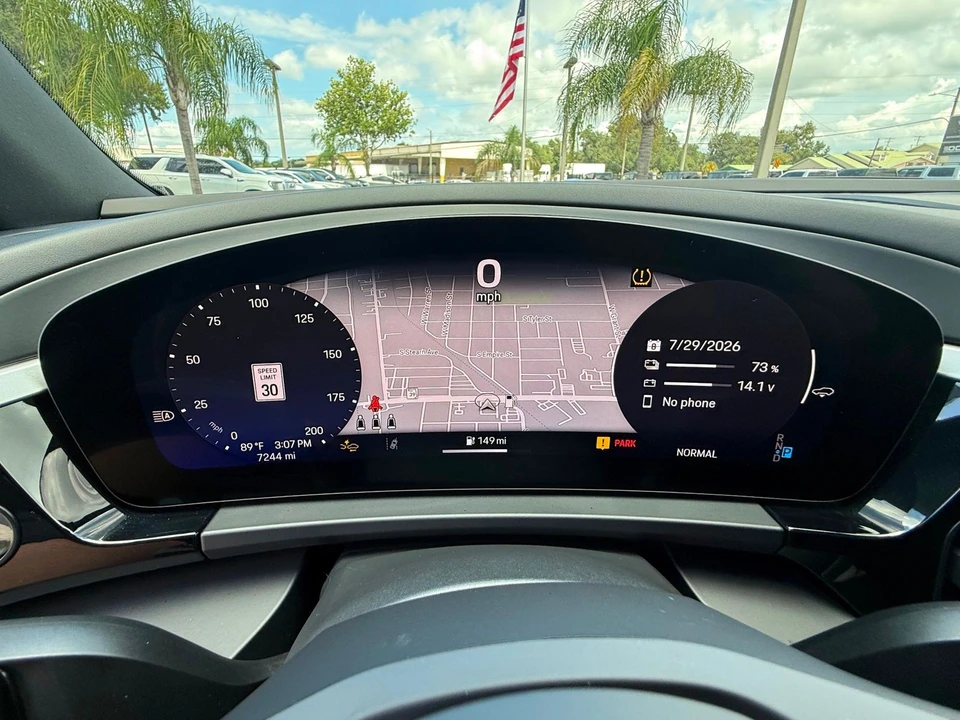 2024 Porsche Macan Electric - Image 5 of 12