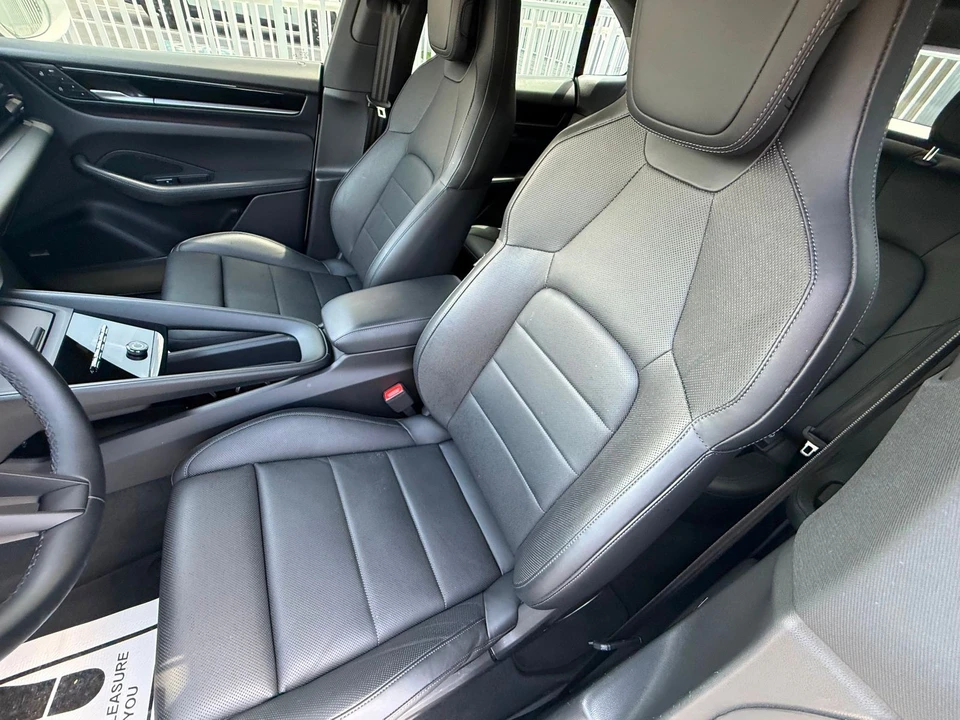 2024 Porsche Macan Electric - Image 3 of 12