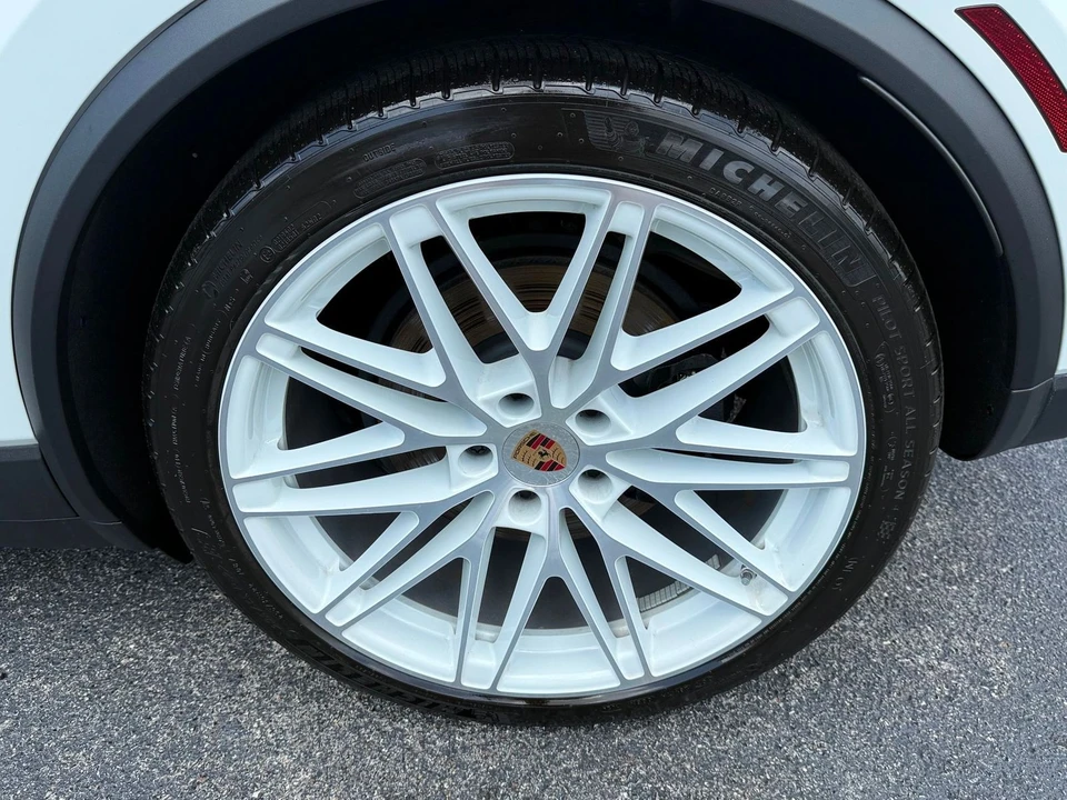 2024 Porsche Macan Electric - Image 6 of 12