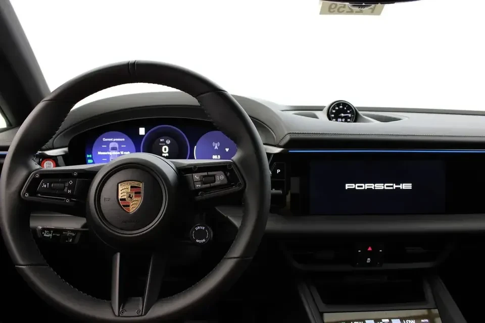 2024 Porsche Macan Electric - Image 4 of 18