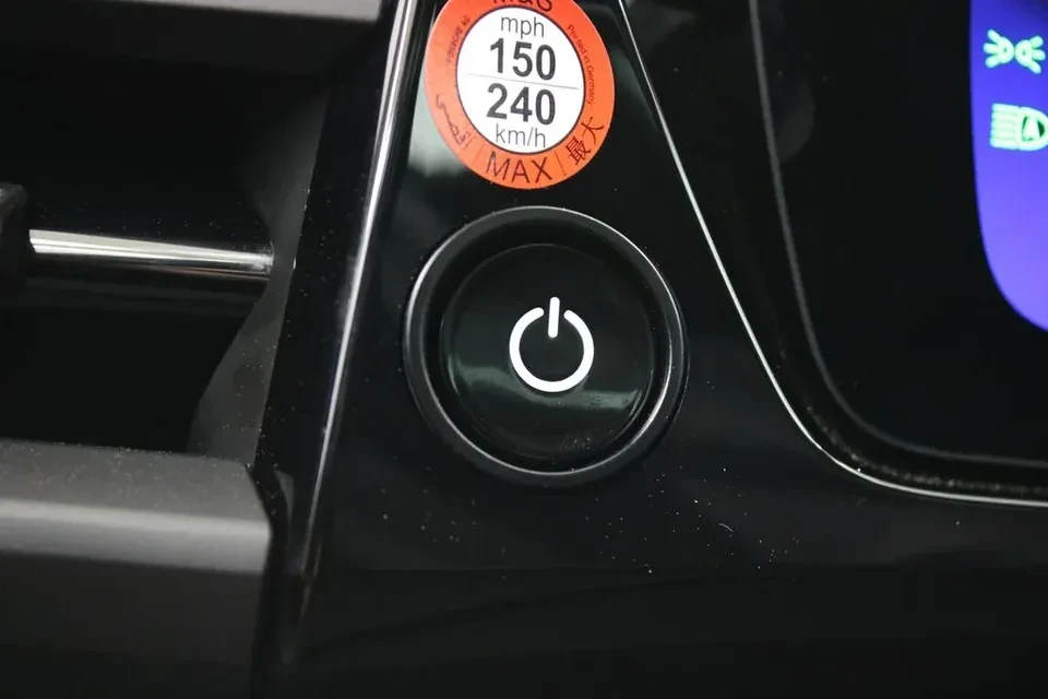 2024 Porsche Macan Electric - Image 7 of 18