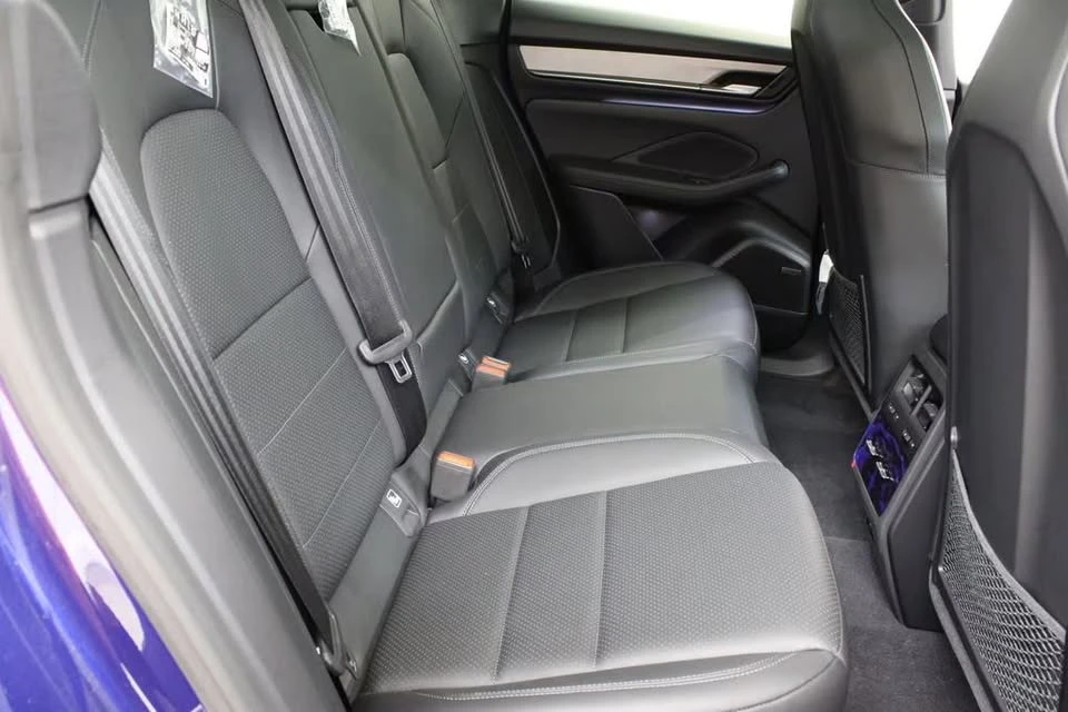2024 Porsche Macan Electric - Image 14 of 18