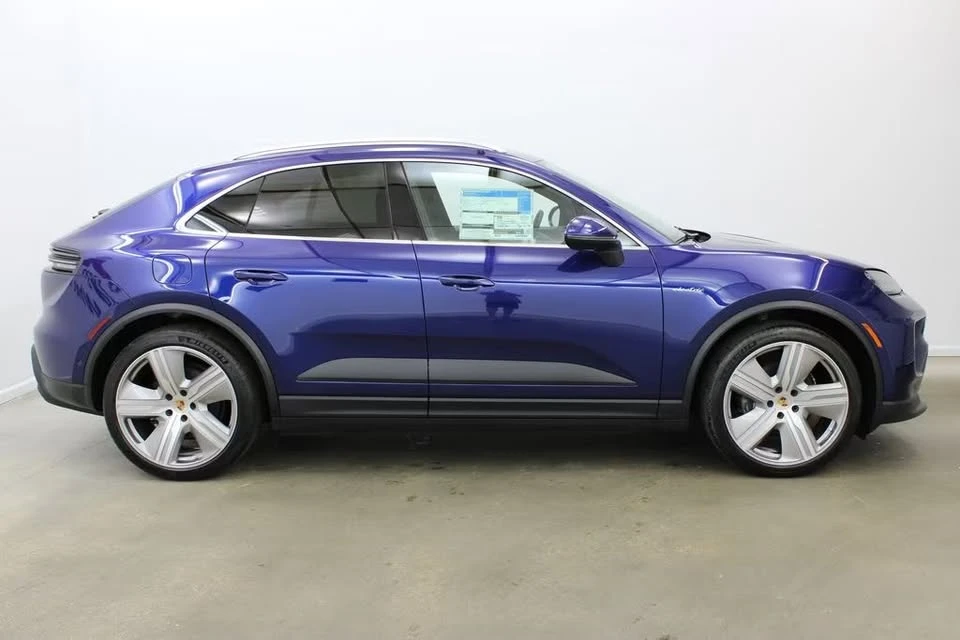 2024 Porsche Macan Electric - Image 12 of 18