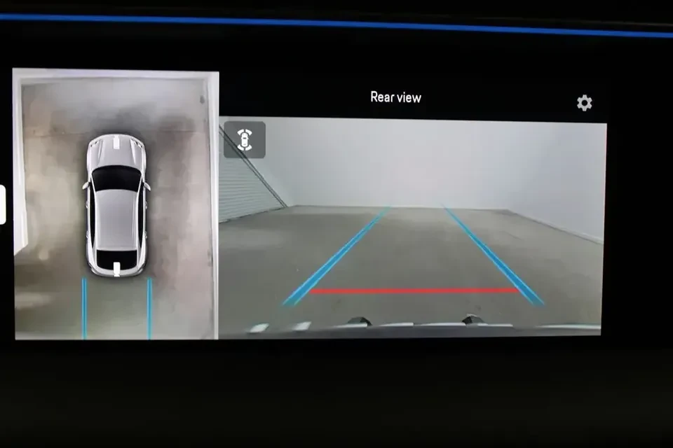 2024 Porsche Macan Electric - Image 5 of 18