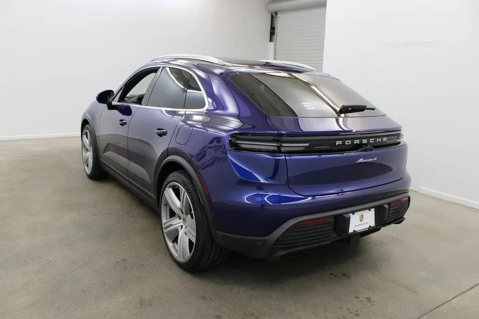 2024 Porsche Macan Electric - Image 16 of 18