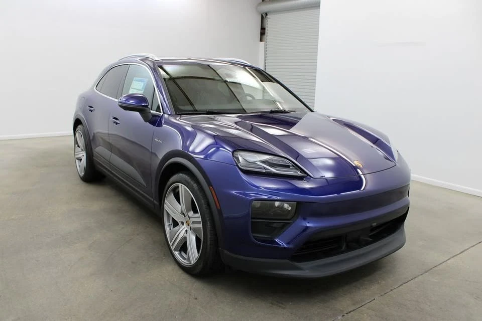 2024 Porsche Macan Electric - Image 11 of 18