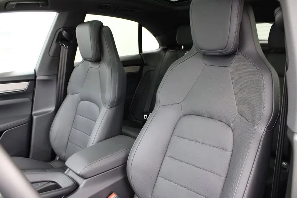 2024 Porsche Macan Electric - Image 13 of 18