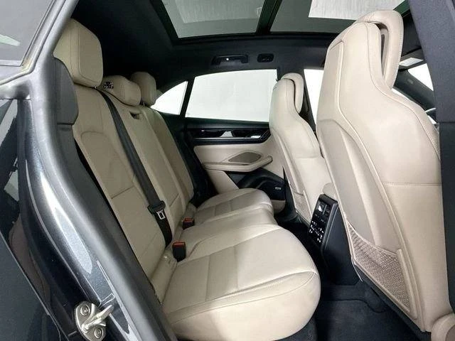 2024 Porsche Macan Electric - Image 15 of 20