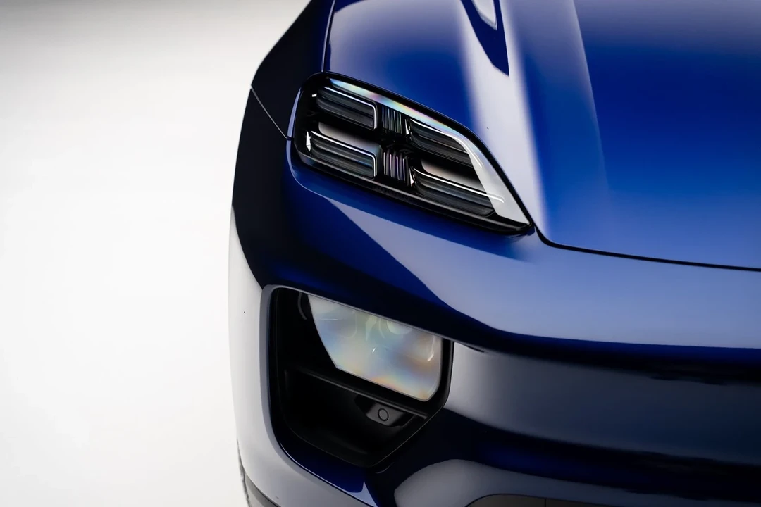 2024 Porsche Macan Electric - Image 8 of 12