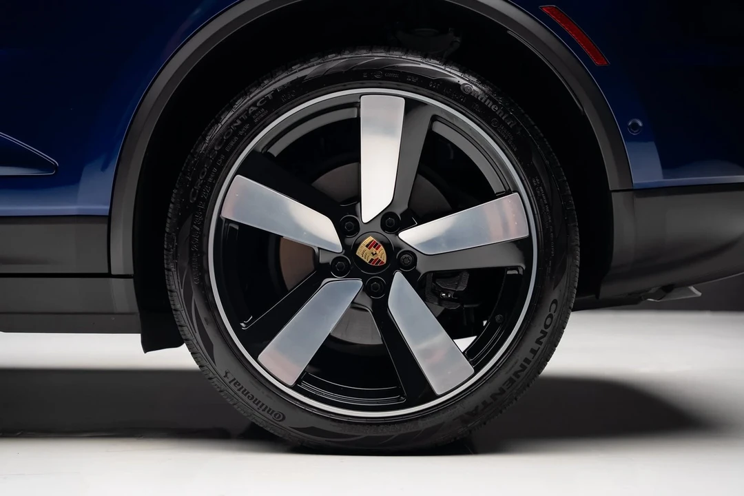 2024 Porsche Macan Electric - Image 20 of 21