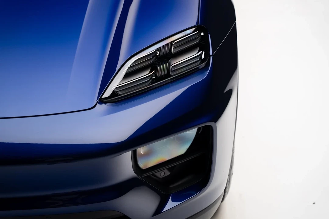 2024 Porsche Macan Electric - Image 10 of 12
