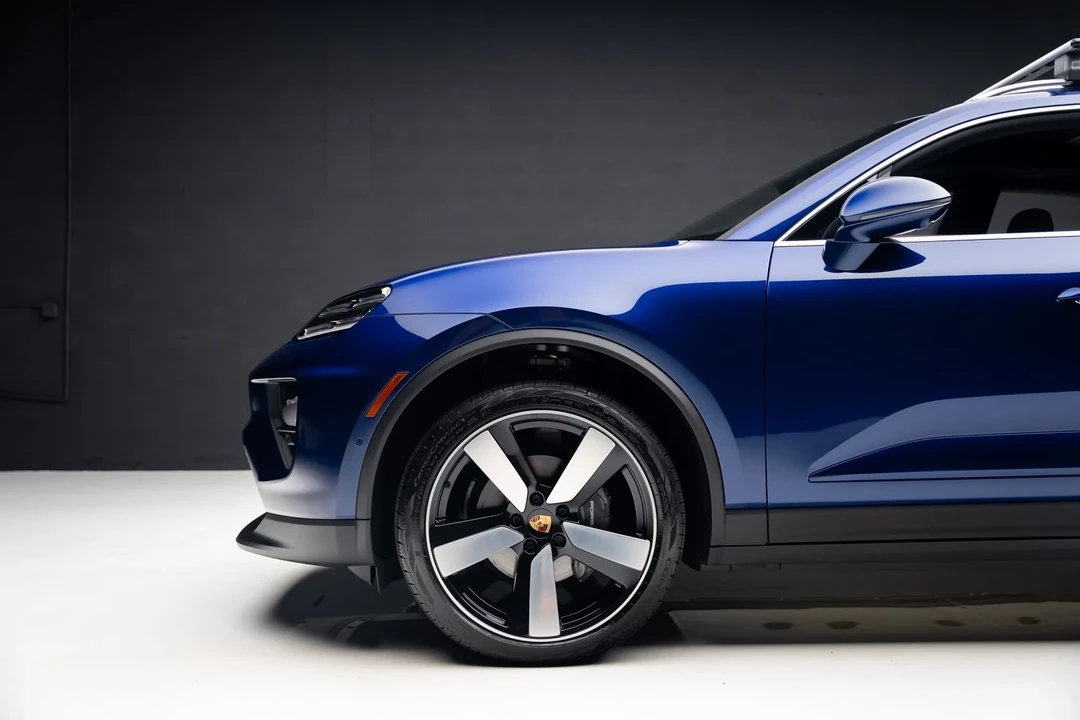 2024 Porsche Macan Electric - Image 17 of 21