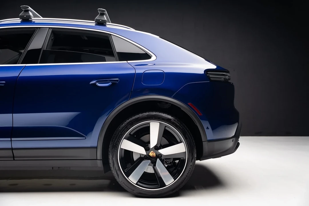 2024 Porsche Macan Electric - Image 19 of 21