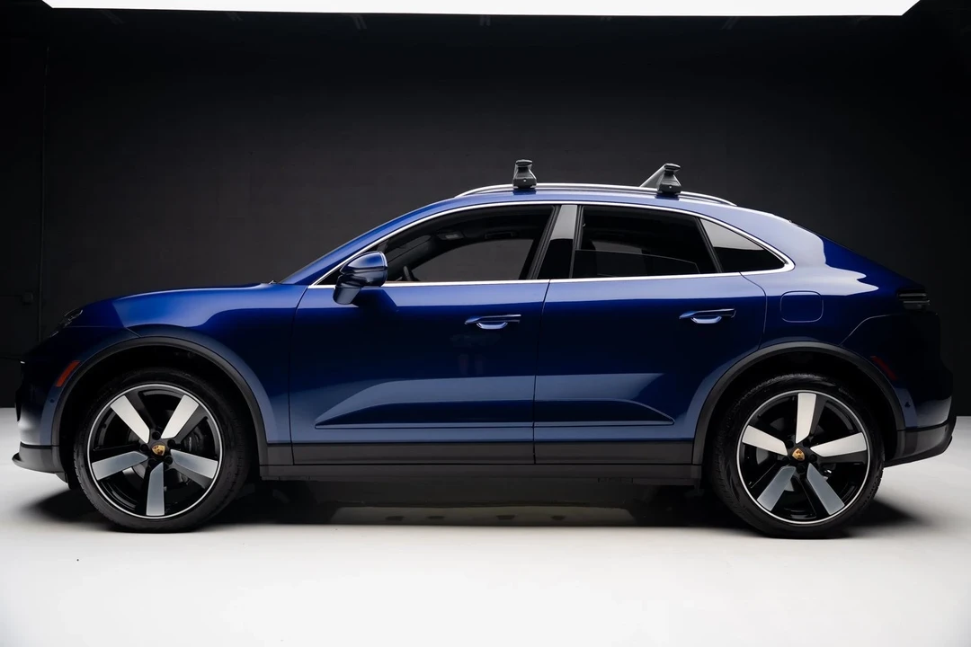 2024 Porsche Macan Electric - Image 16 of 21