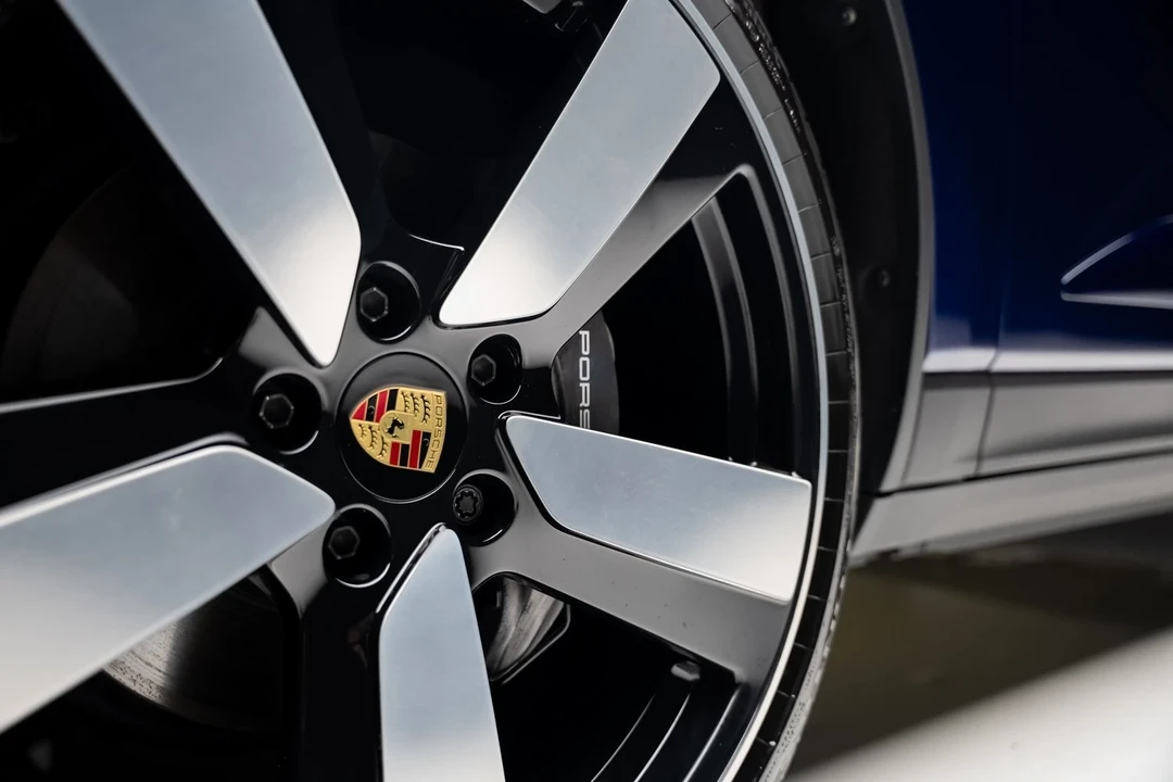 2024 Porsche Macan Electric - Image 21 of 21