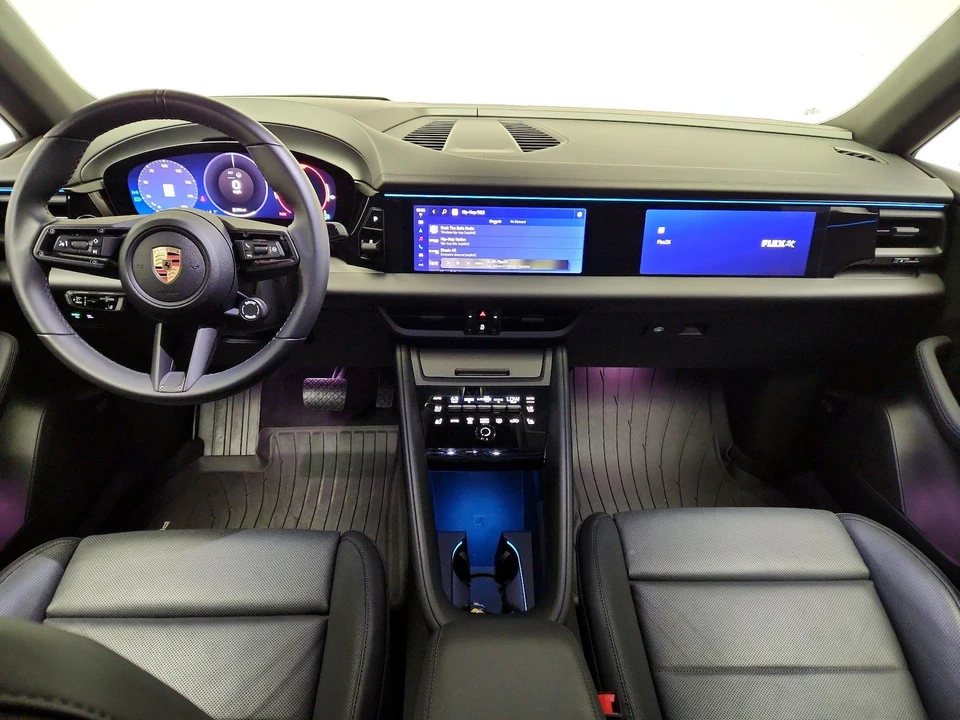 2024 Porsche Macan Electric - Image 10 of 28