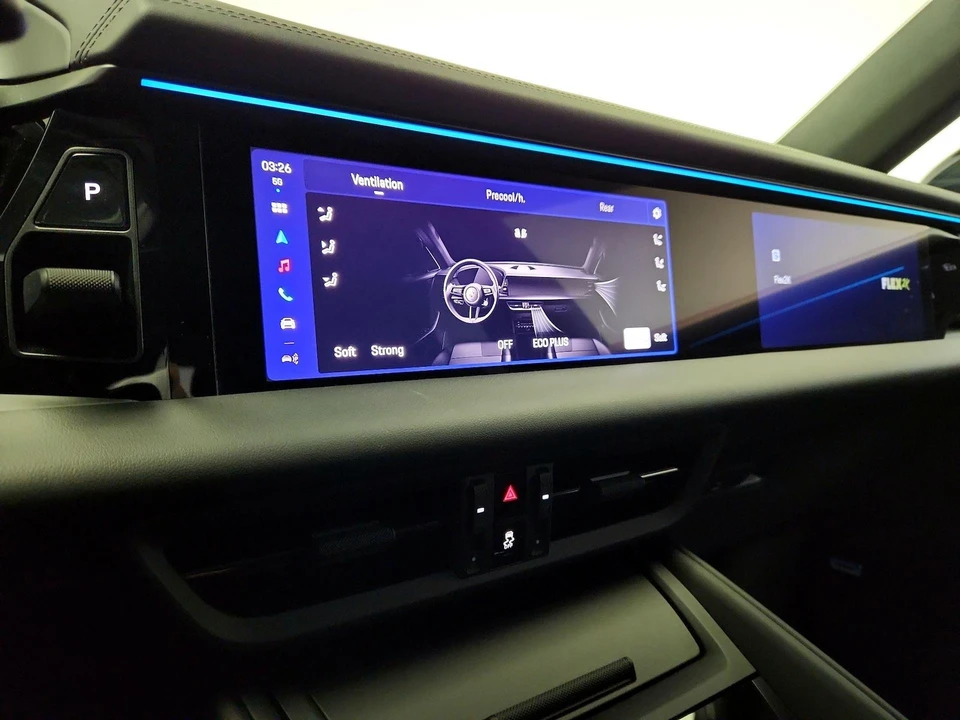 2024 Porsche Macan Electric - Image 18 of 28