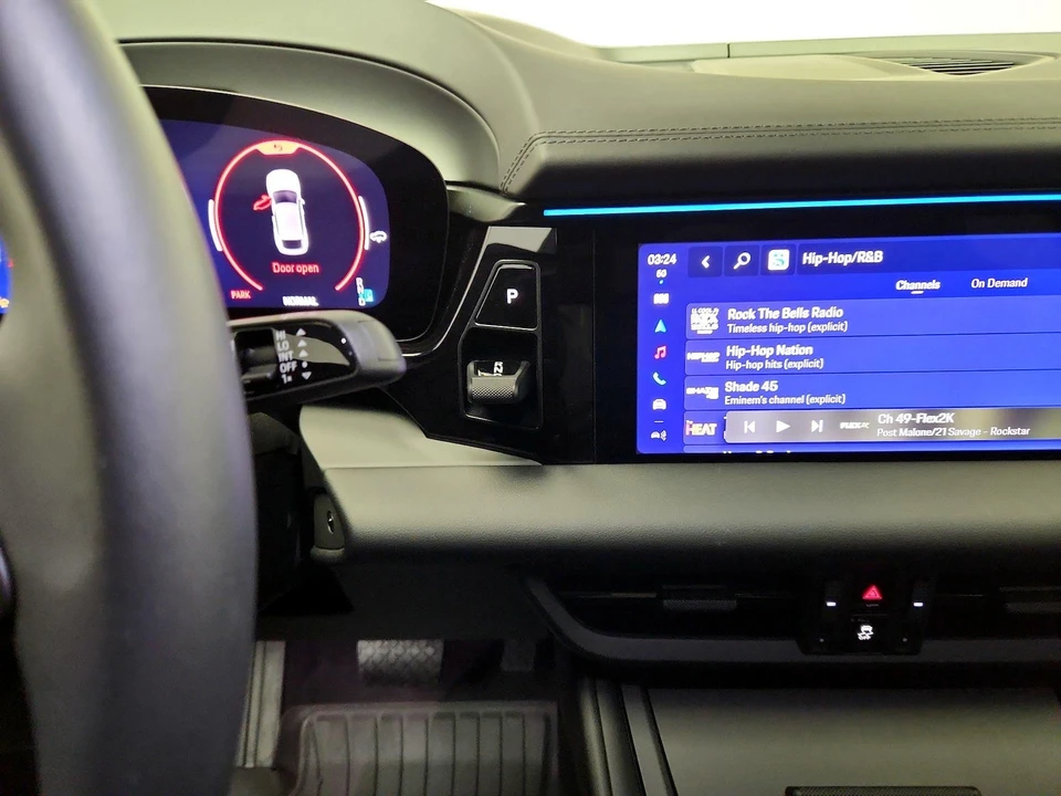 2024 Porsche Macan Electric - Image 19 of 28