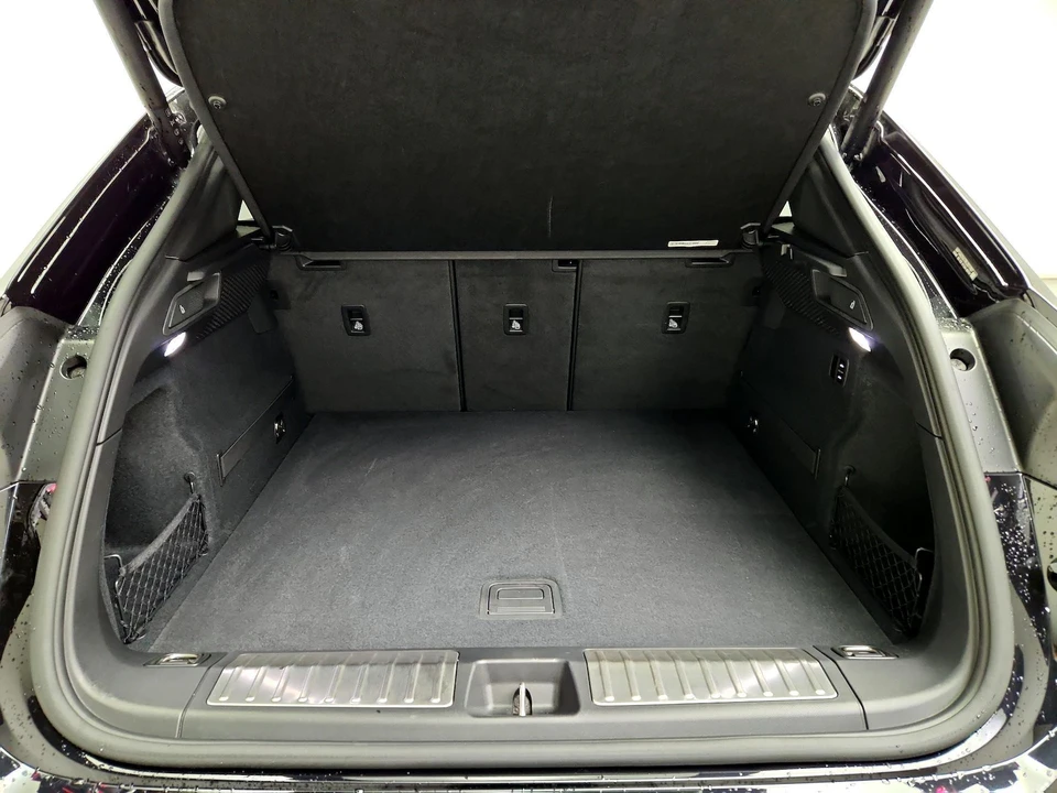 2024 Porsche Macan Electric - Image 23 of 28
