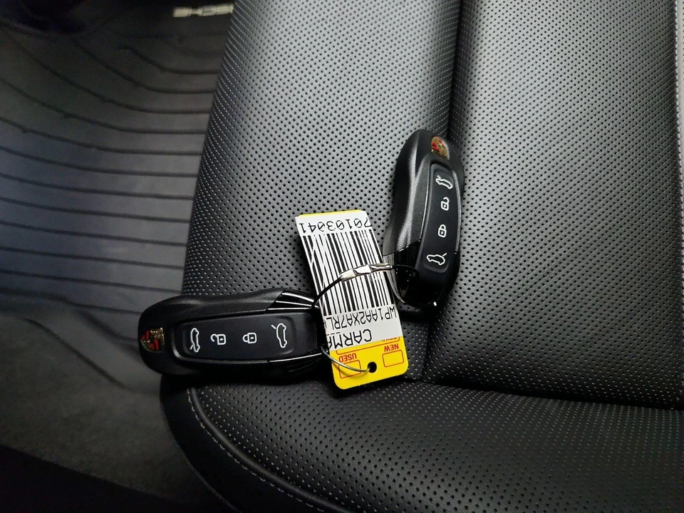 2024 Porsche Macan Electric - Image 25 of 28