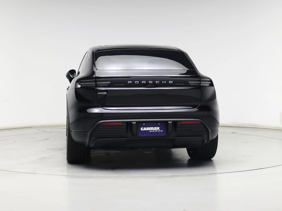 2024 Porsche Macan Electric - Image 7 of 28