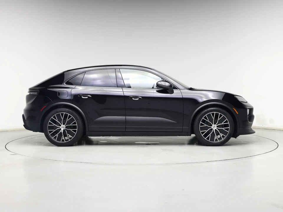 2024 Porsche Macan Electric - Image 8 of 28