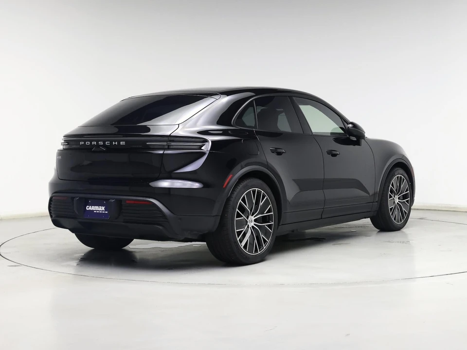 2024 Porsche Macan Electric - Image 9 of 28