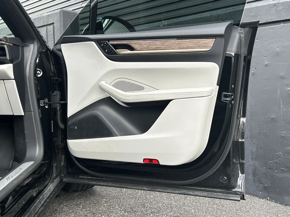 2024 Porsche Macan Electric - Image 20 of 21