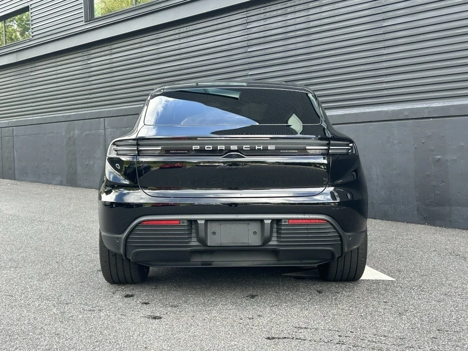 2024 Porsche Macan Electric - Image 9 of 21