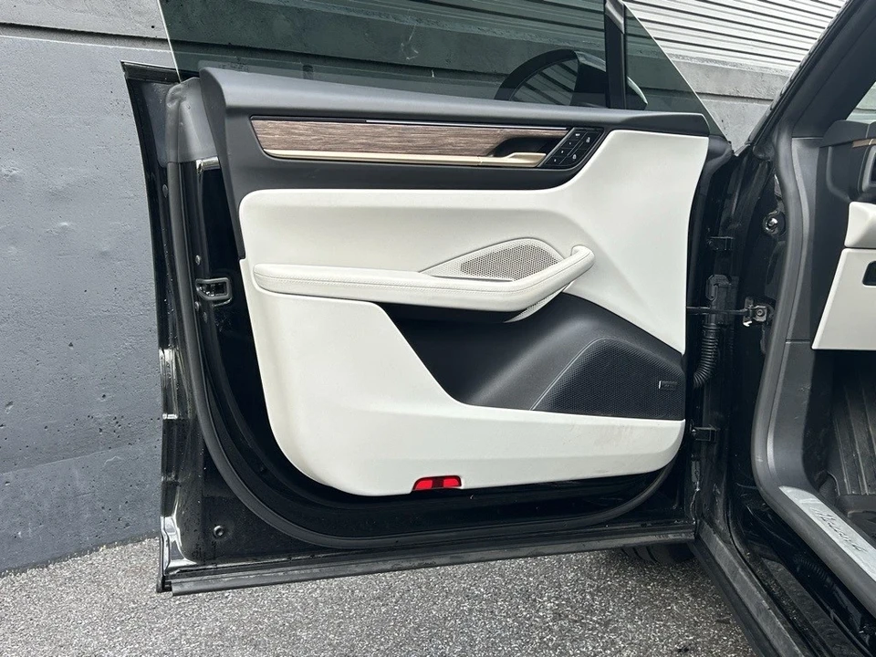 2024 Porsche Macan Electric - Image 19 of 21