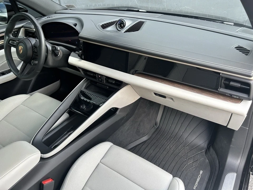 2024 Porsche Macan Electric - Image 21 of 21