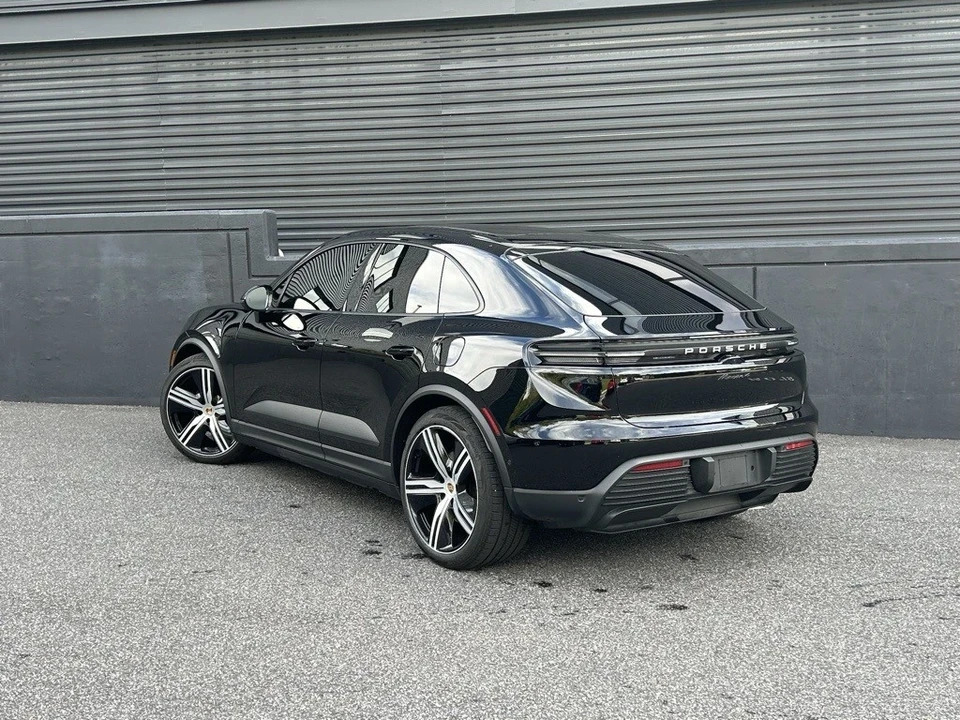 2024 Porsche Macan Electric - Image 8 of 21
