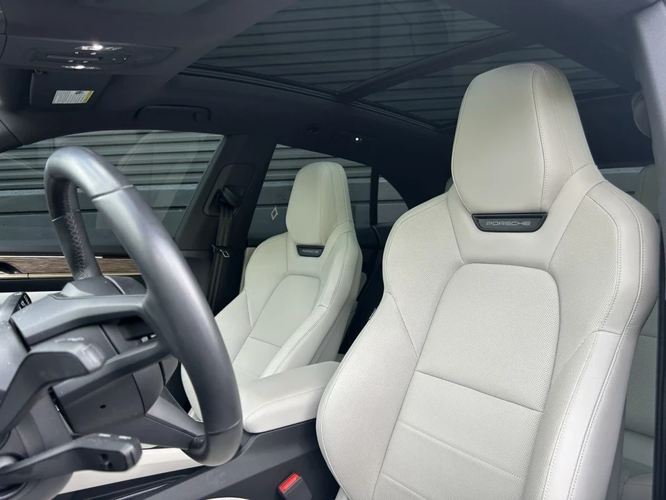 2024 Porsche Macan Electric - Image 17 of 21