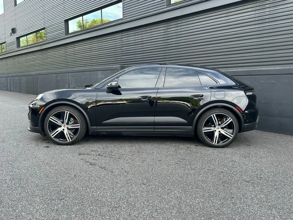 2024 Porsche Macan Electric - Image 7 of 21
