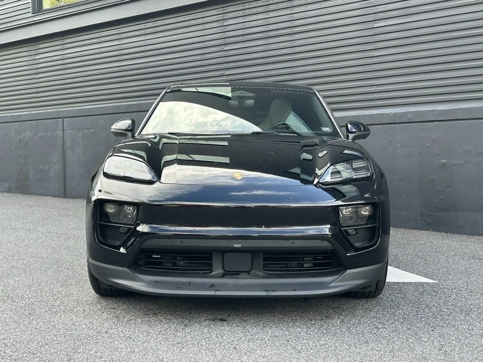 2024 Porsche Macan Electric - Image 13 of 21