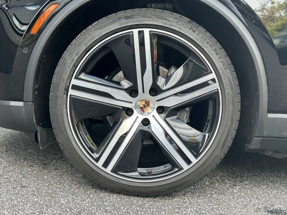 2024 Porsche Macan Electric - Image 14 of 21