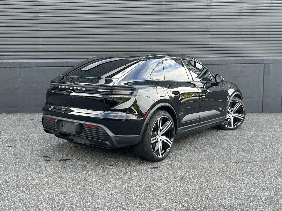 2024 Porsche Macan Electric - Image 10 of 21