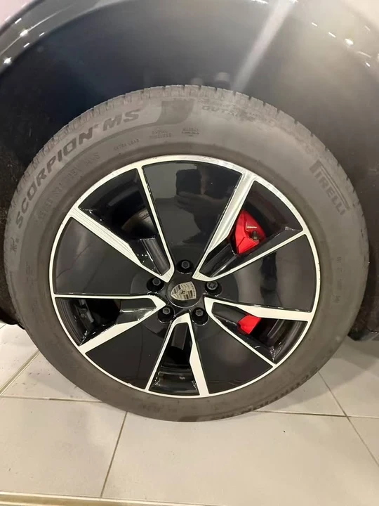 2024 Porsche Macan Electric - Image 10 of 10