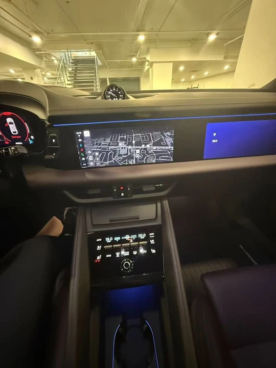 2024 Porsche Macan Electric - Image 7 of 10