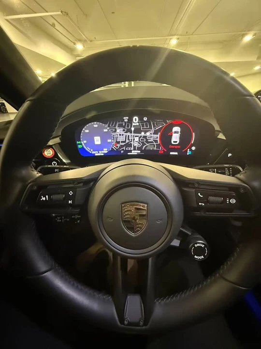 2024 Porsche Macan Electric - Image 8 of 10
