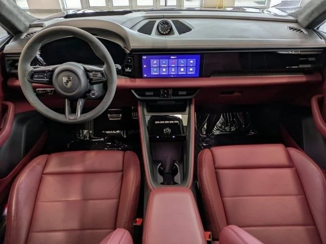 2024 Porsche Macan Electric - Image 10 of 12