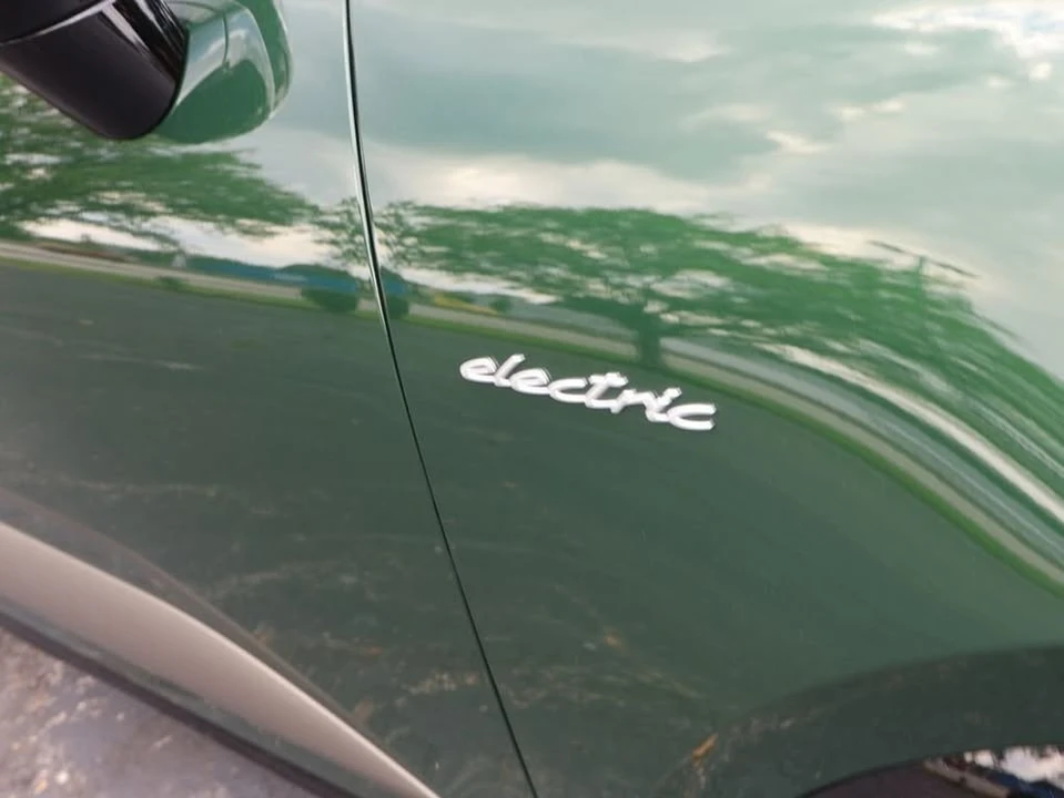2024 Porsche Macan Electric - Image 15 of 20