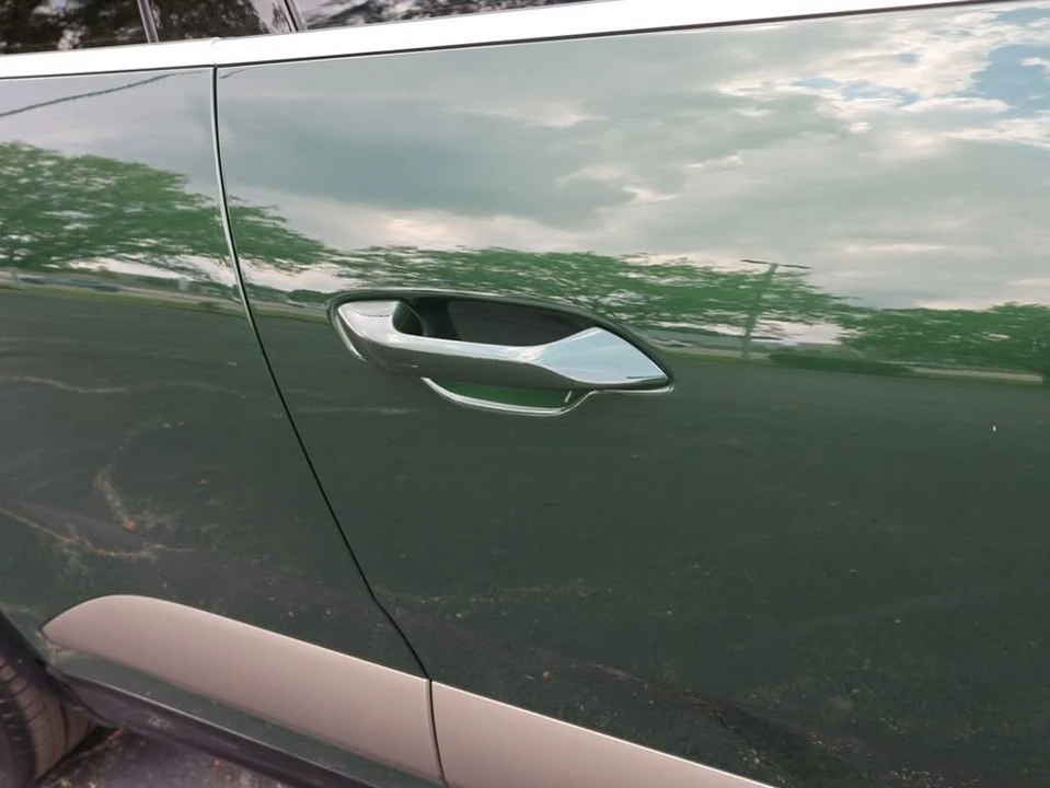 2024 Porsche Macan Electric - Image 17 of 20