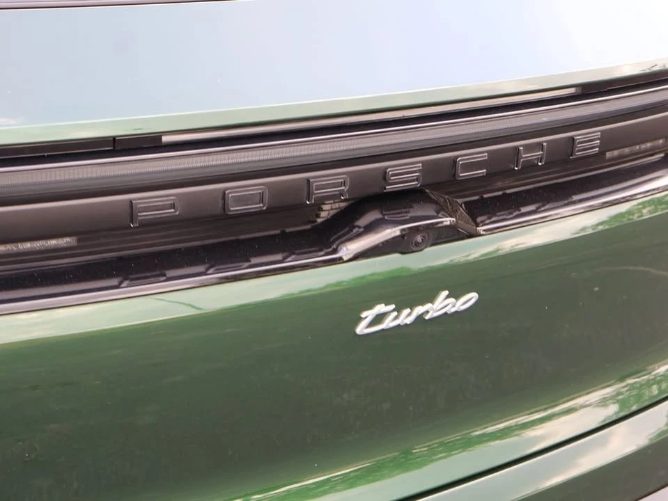 2024 Porsche Macan Electric - Image 6 of 20