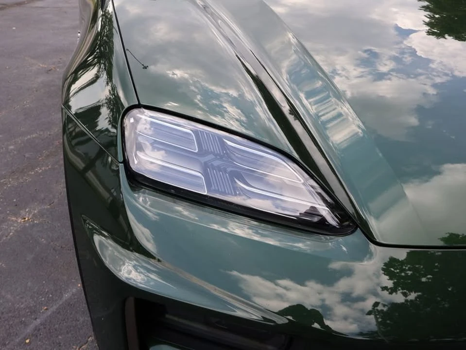 2024 Porsche Macan Electric - Image 14 of 20