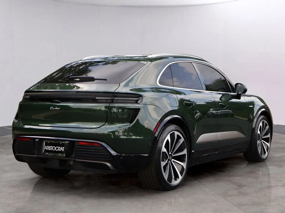 2024 Porsche Macan Electric - Image 8 of 20