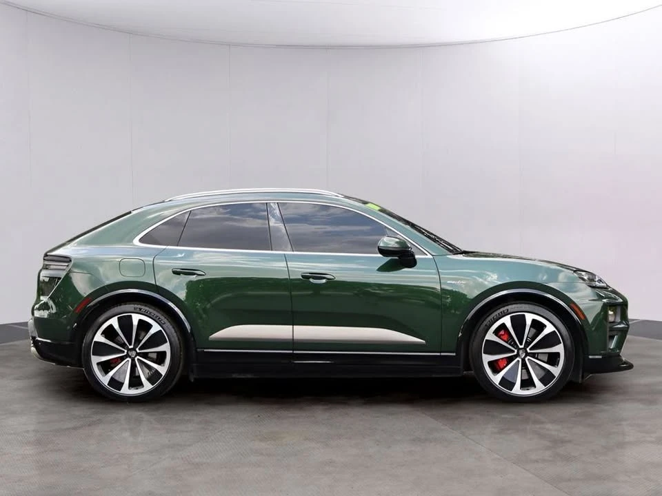 2024 Porsche Macan Electric - Image 9 of 20
