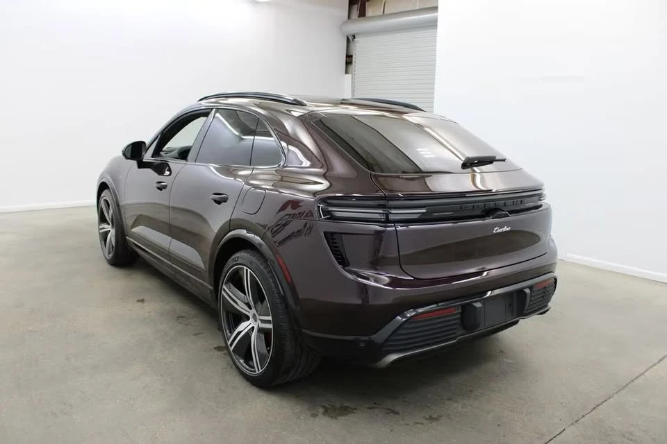 2024 Porsche Macan Electric - Image 17 of 20