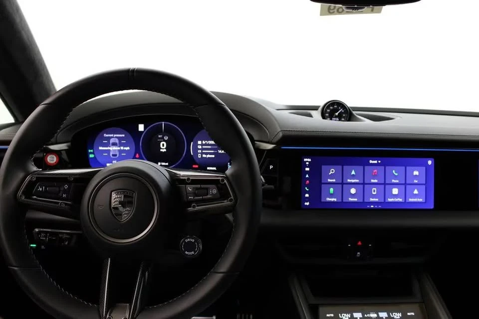 2024 Porsche Macan Electric - Image 4 of 20