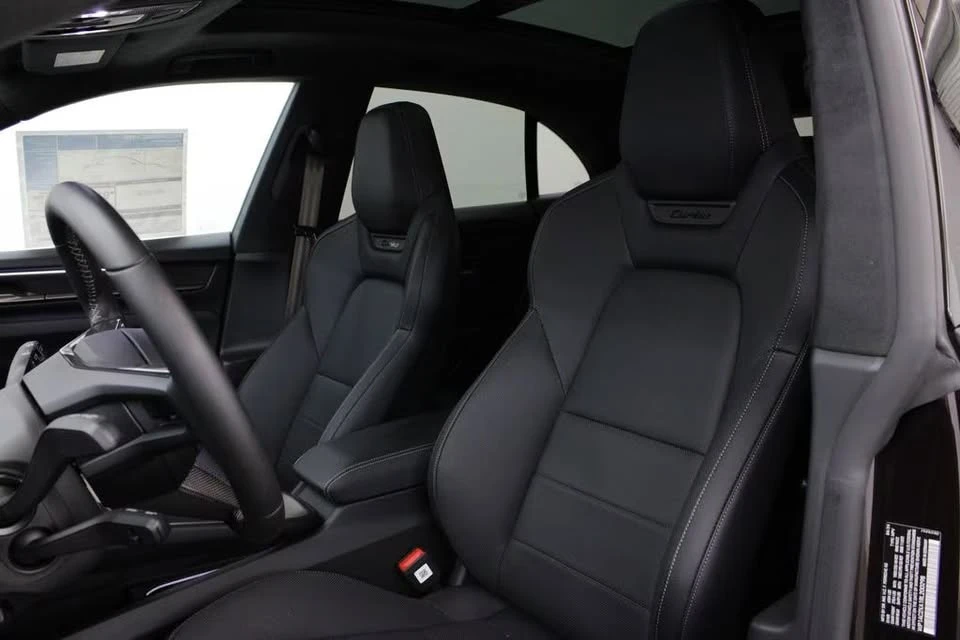2024 Porsche Macan Electric - Image 15 of 20